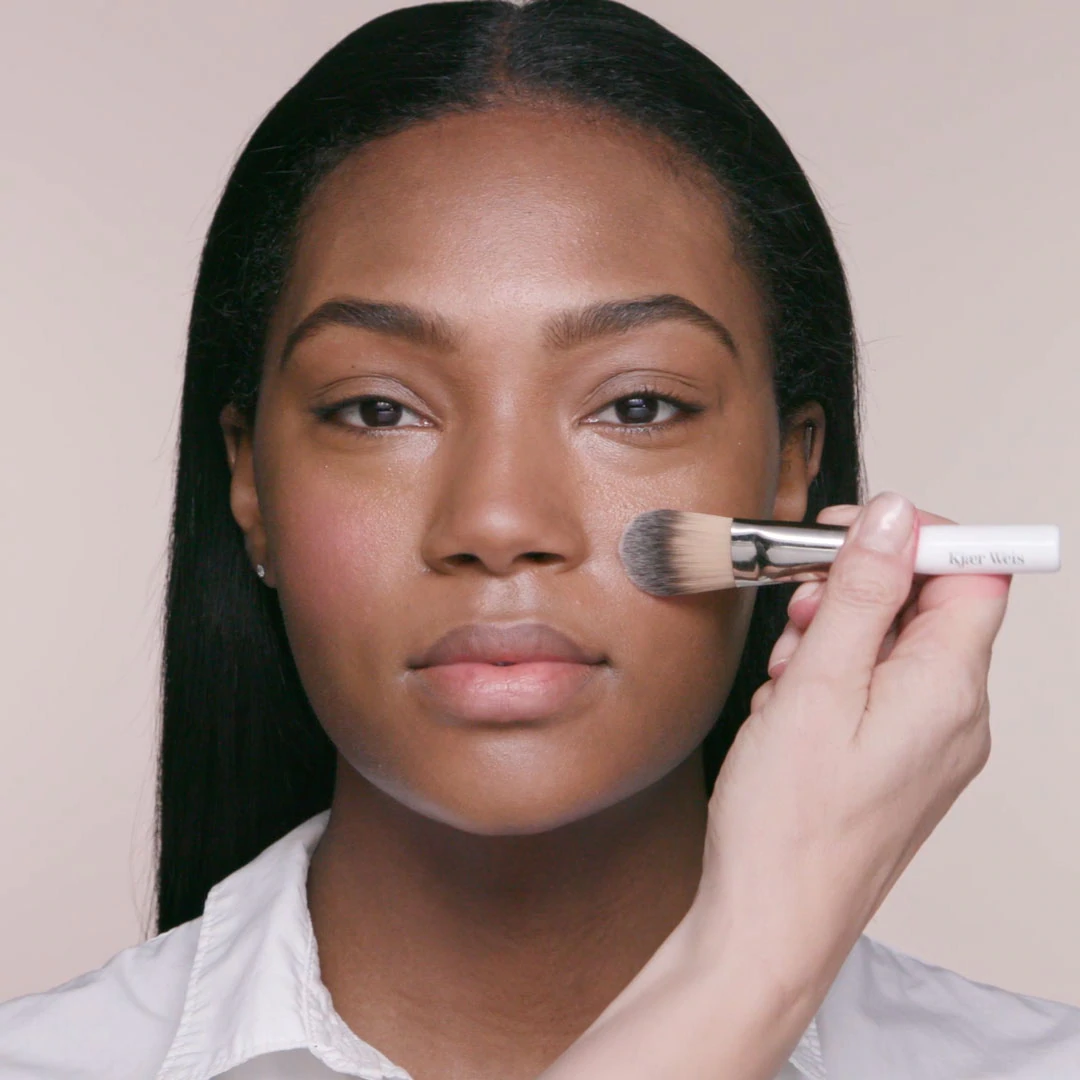 Brush-Blush-Foundation-Model-2-Shopify
