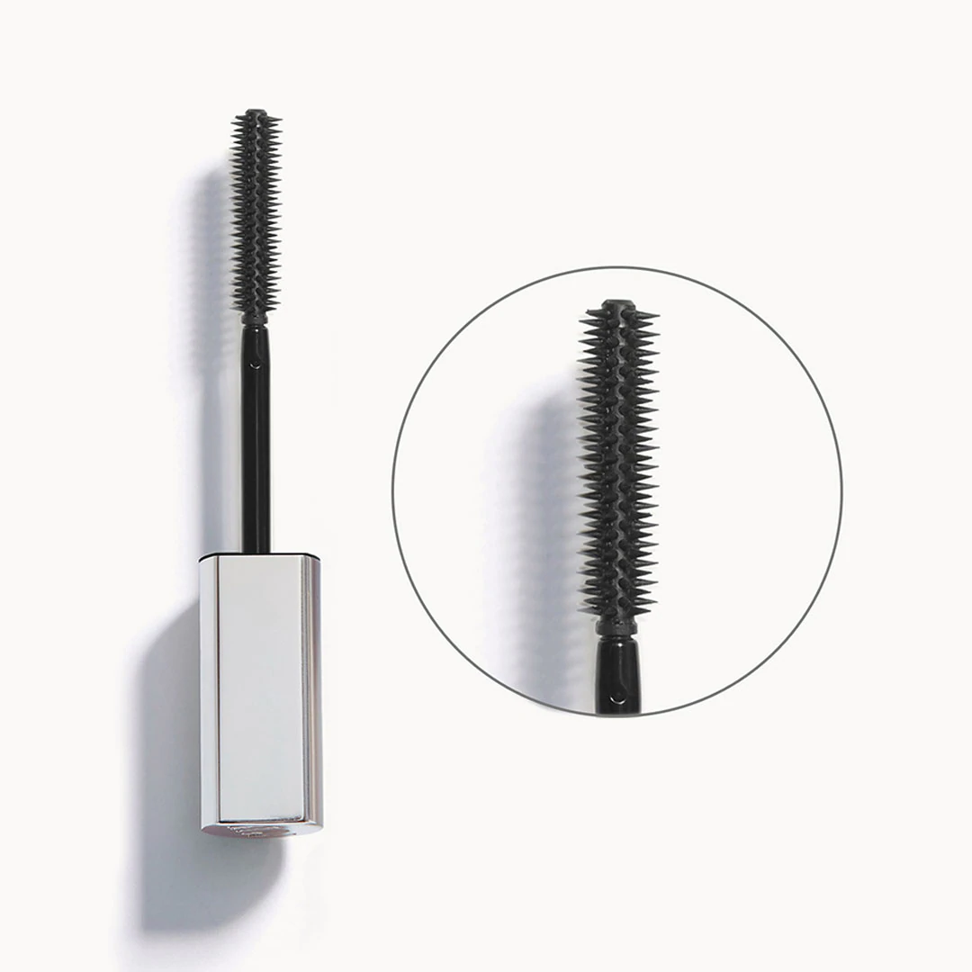 Lengthening-Mascara-Brush-Close-Up